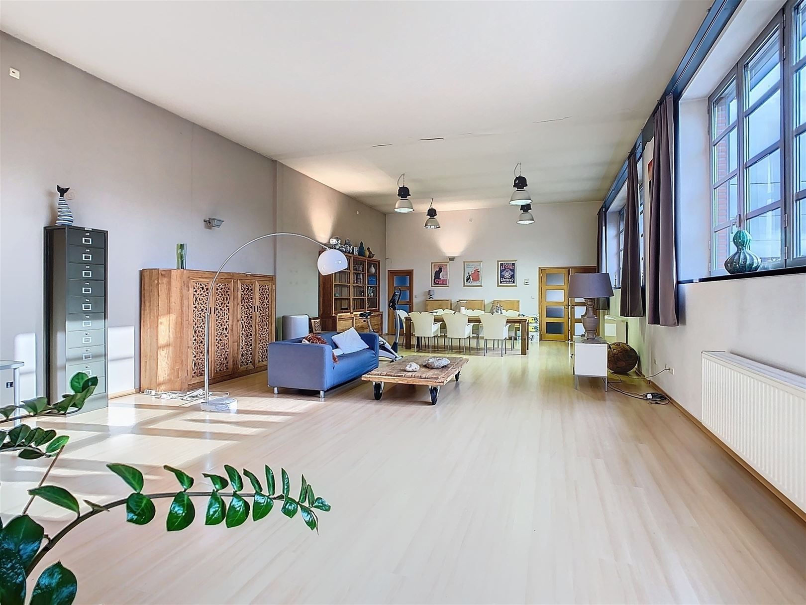 Hoofdfoto van de publicatie: Unieke en karaktervolle woning, 1 slpk, garage, koer, 2a 6ca