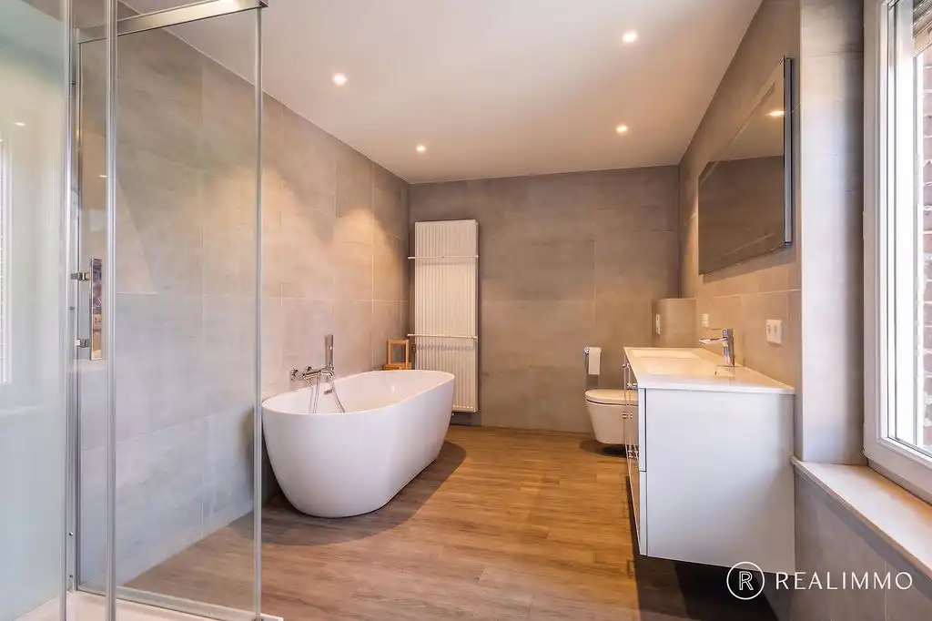 Ruime woning met grote tuin in Kooigem foto 8