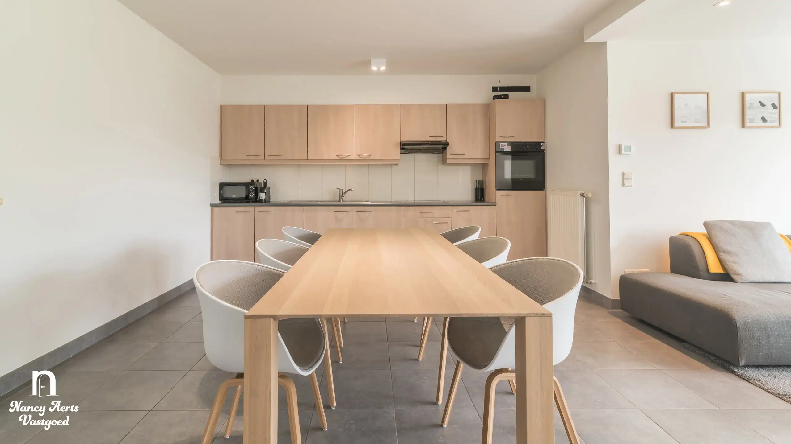 Lichtrijk gelijkvloers appartement met tuin en mooi uitzicht foto 6