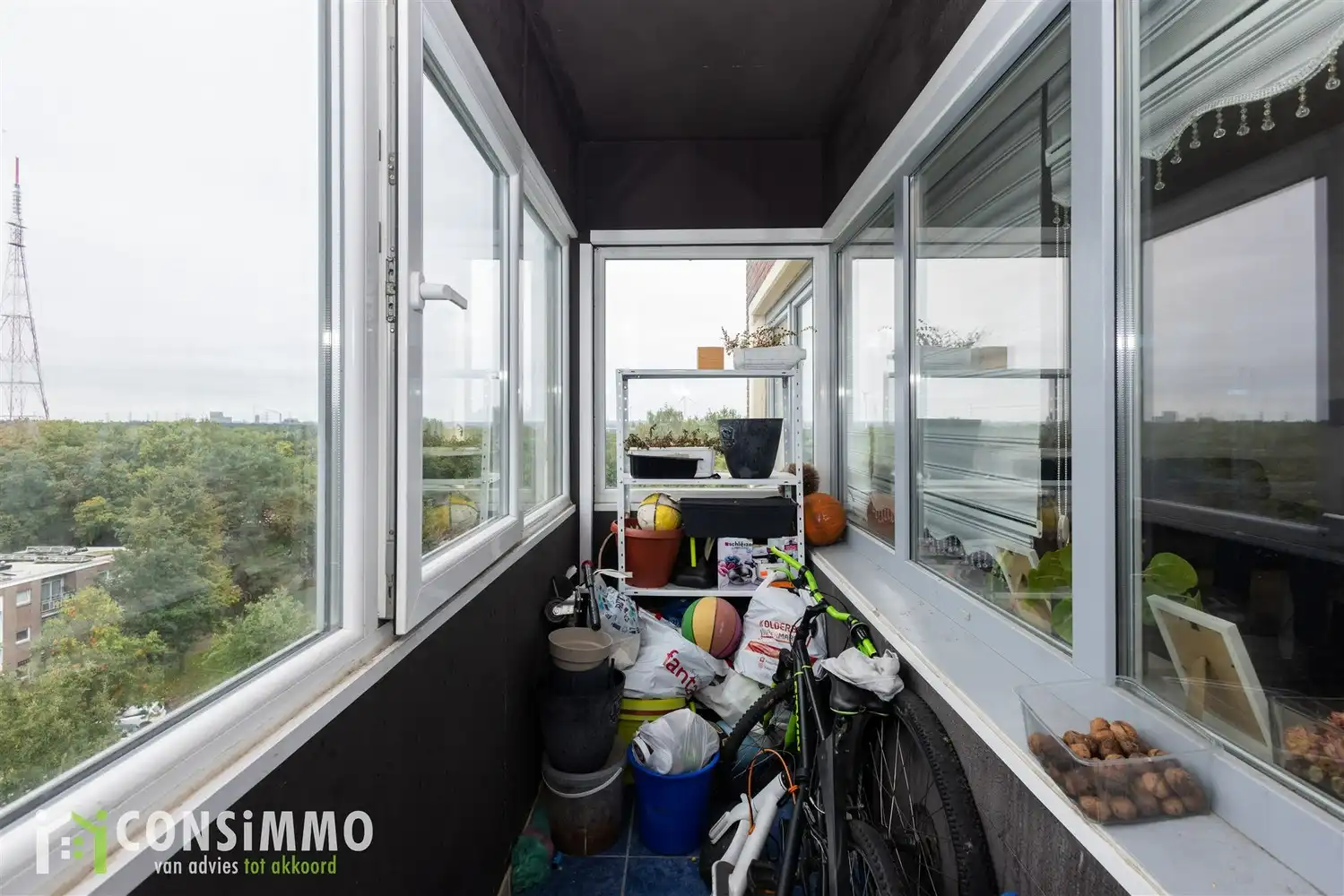 Instapklaar appartement met 3 slaapkamers en overdekt terras in Genk foto 18