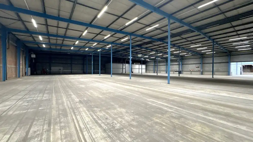 Logistieke loods met laadkades te huur nabij E19 in Kontich foto 8