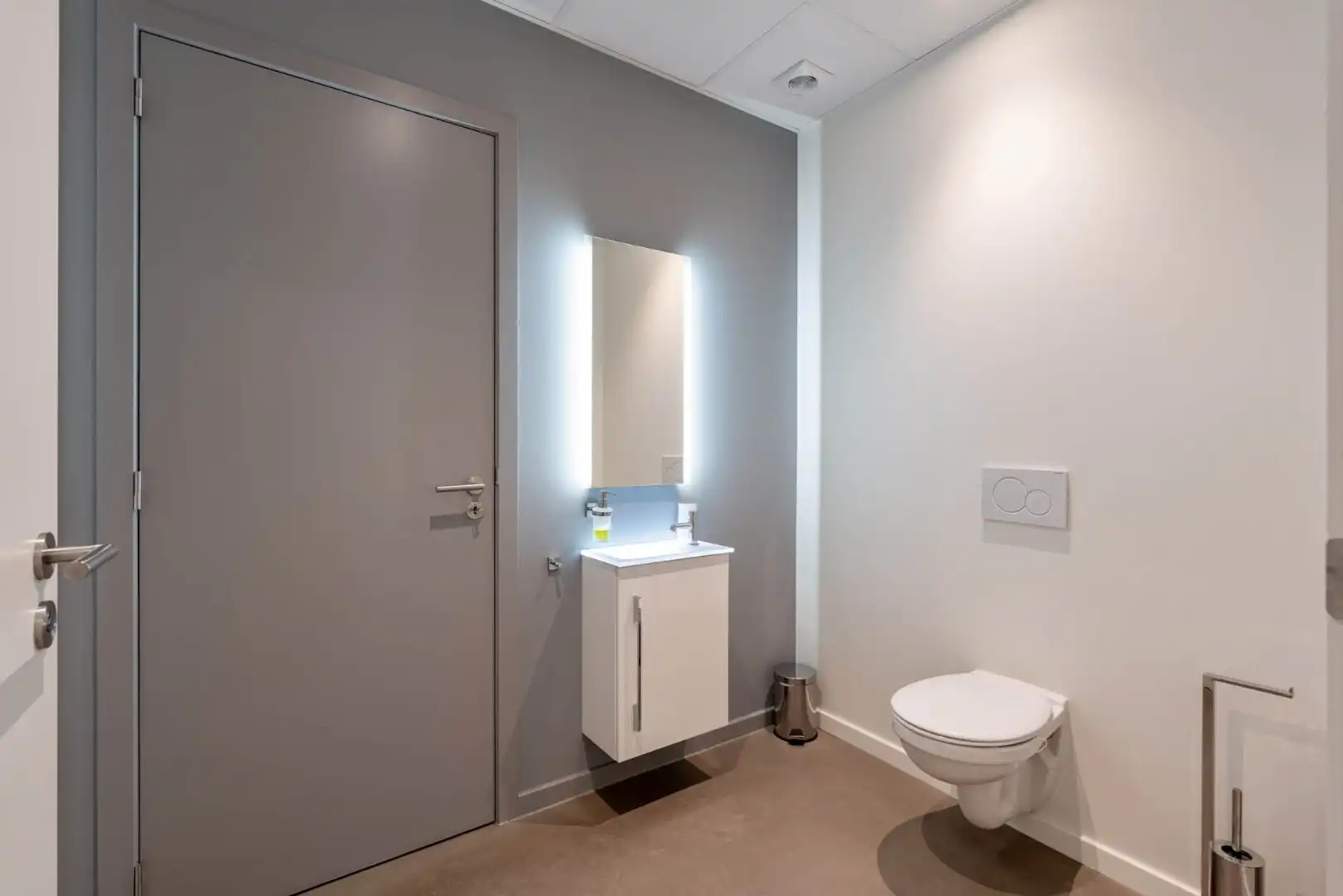 Ruim, zeer energiezuinig kantoor in het centrum van Neeroeteren met diverse mogelijkheden!   foto 20