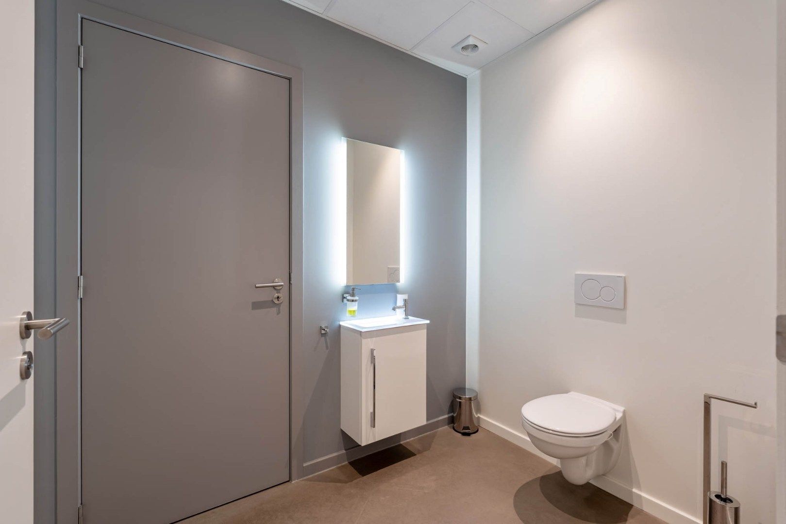 Ruim, zeer energiezuinig kantoor in het centrum van Neeroeteren met diverse mogelijkheden!   foto 20