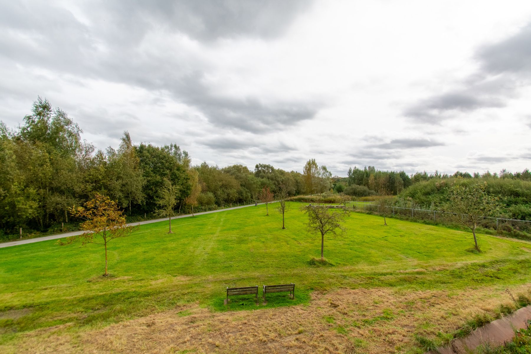 Rustig en comfortabel 2slpk appt. met zicht op park  foto 7