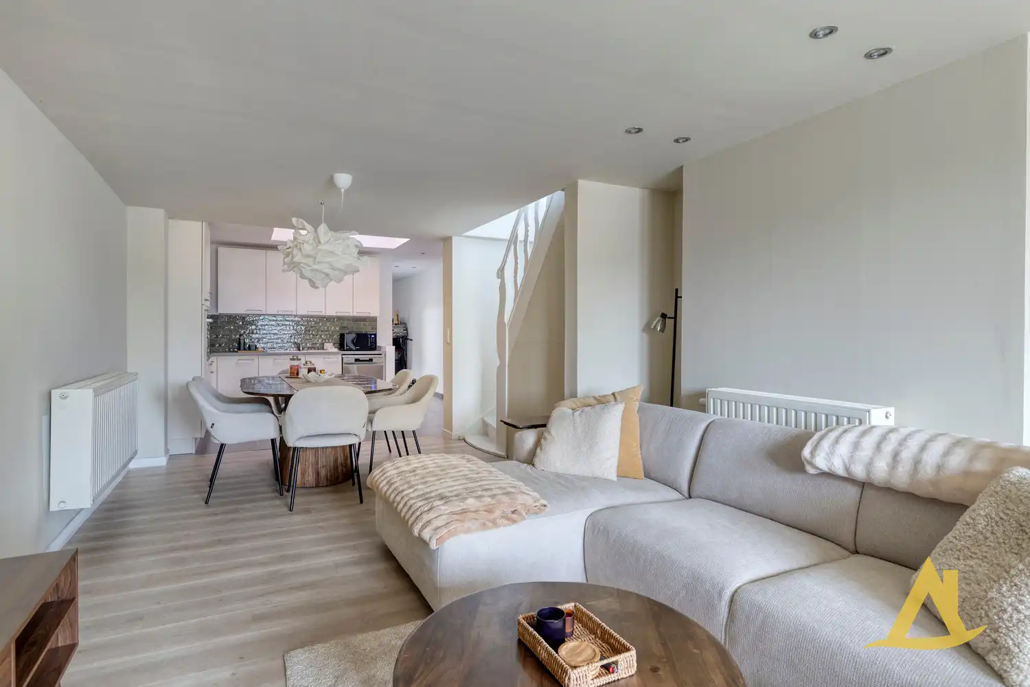INSTAPKLARE, ENERGIEZUINIGE WONING, NABIJ HET CENTRUM VAN DIEST! foto {{pictureIndex}}