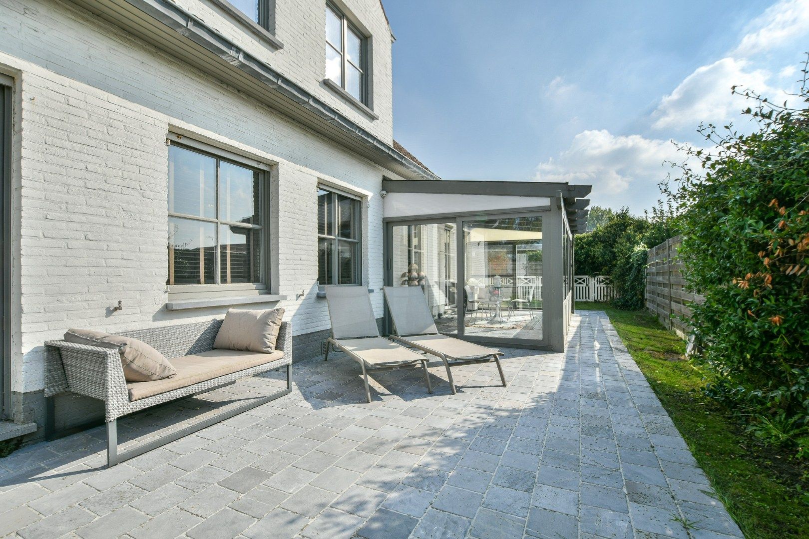 Prachtig gerenoveerde villa met charmante elementen in het centrum van Lissewege! foto 3