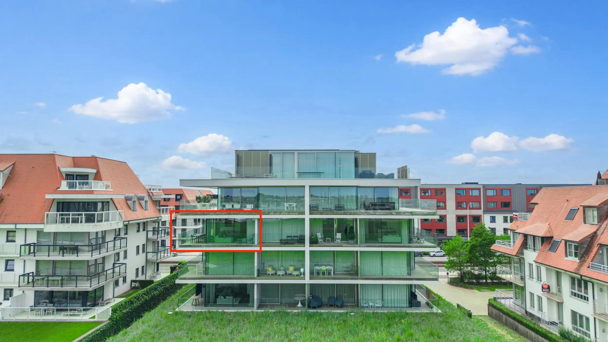Magnifiek appartement met drie slaapkamers en twee badkamers foto {{pictureIndex}}