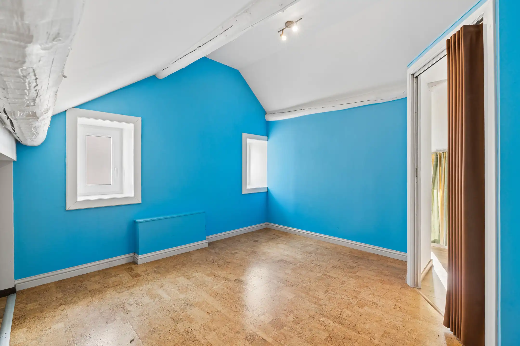 Charmante 3-gevelwoning met garage en tuin foto 17