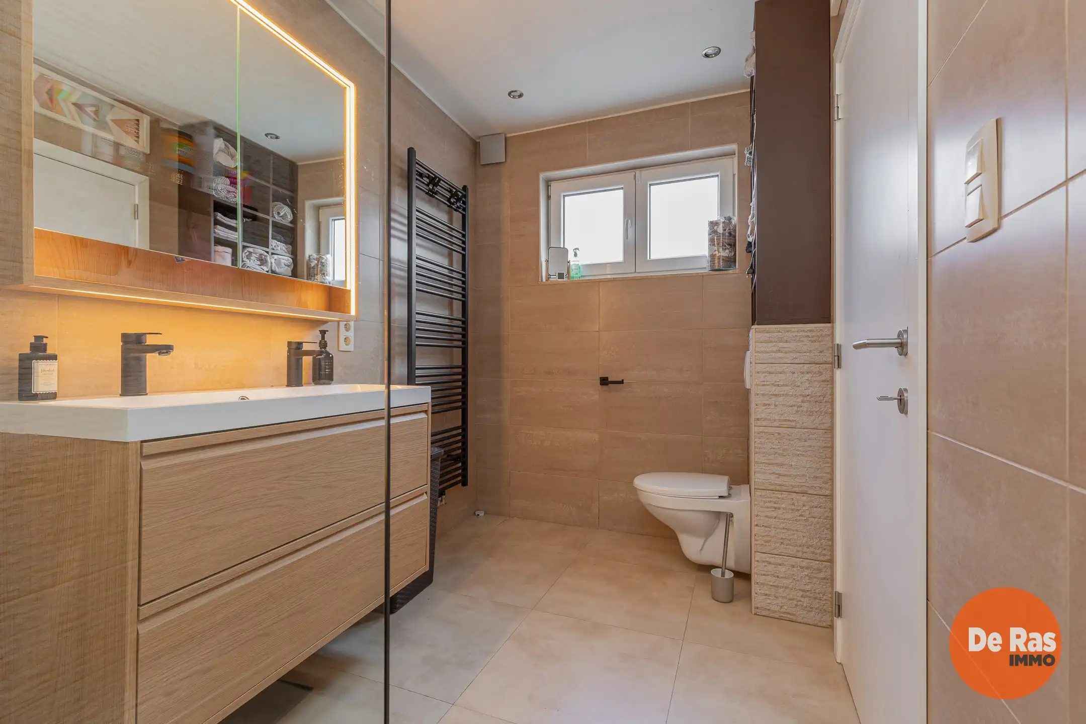 BERLARE - Stijlvolle woning met zuid gerichte tuin foto 5