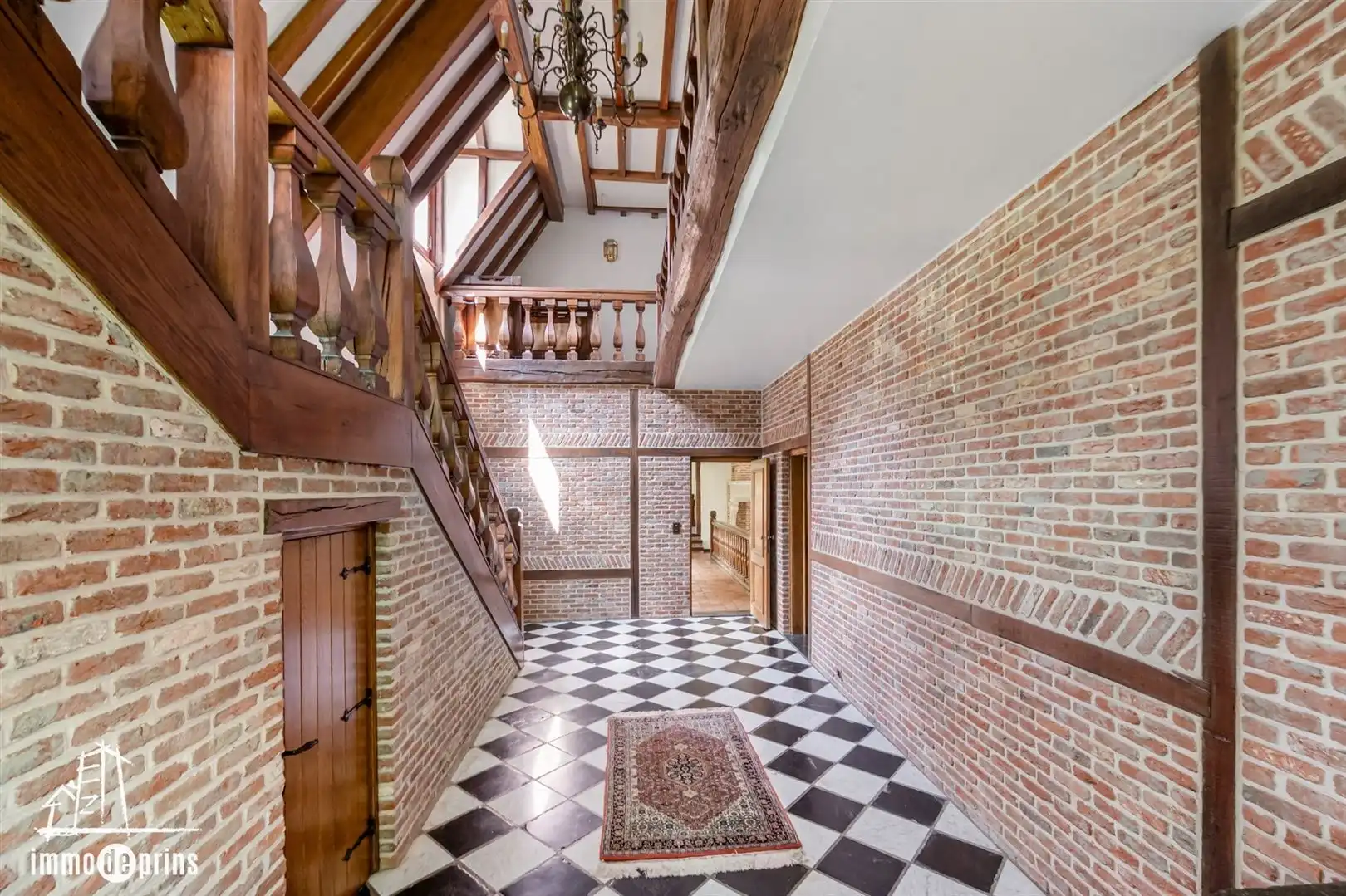 Ruime villa in residentiele wijk foto 11