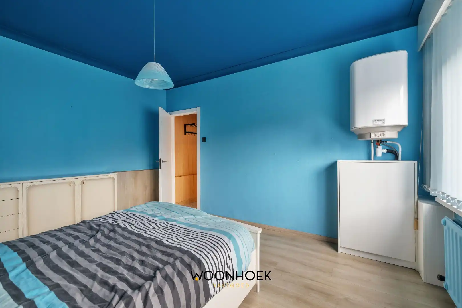 Halfopen bebouwing met 3 slaapkamers & zij-ingang.  foto 14