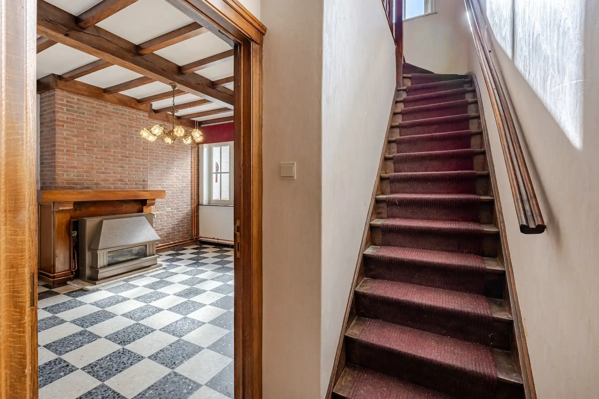 Te renoveren woning met 3 slks en zuidgerichte tuin foto 3