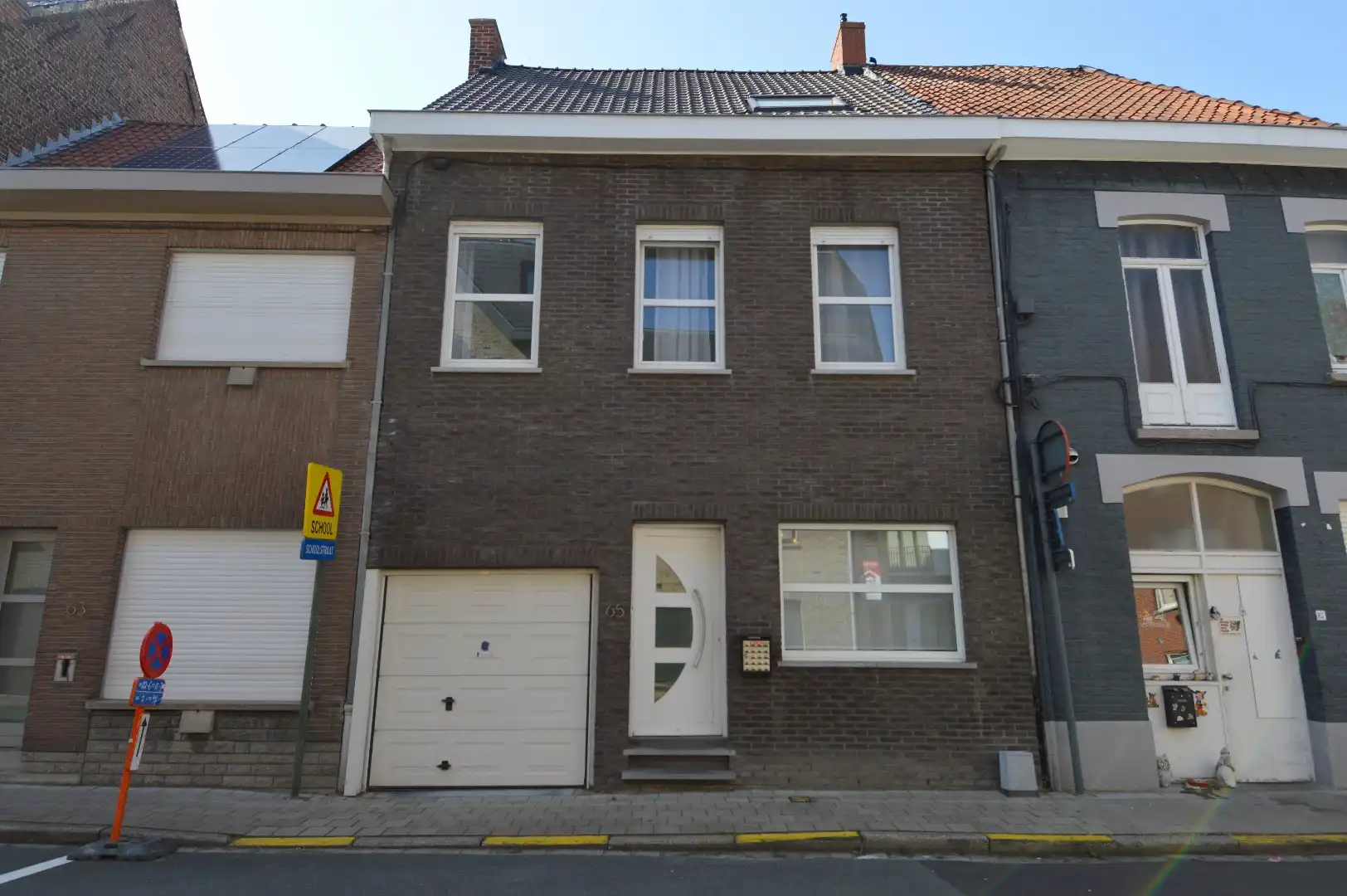 Gezinswoning met 3 slaapkamers en vlotte bereikbaarheid te Wevelgem foto {{pictureIndex}}