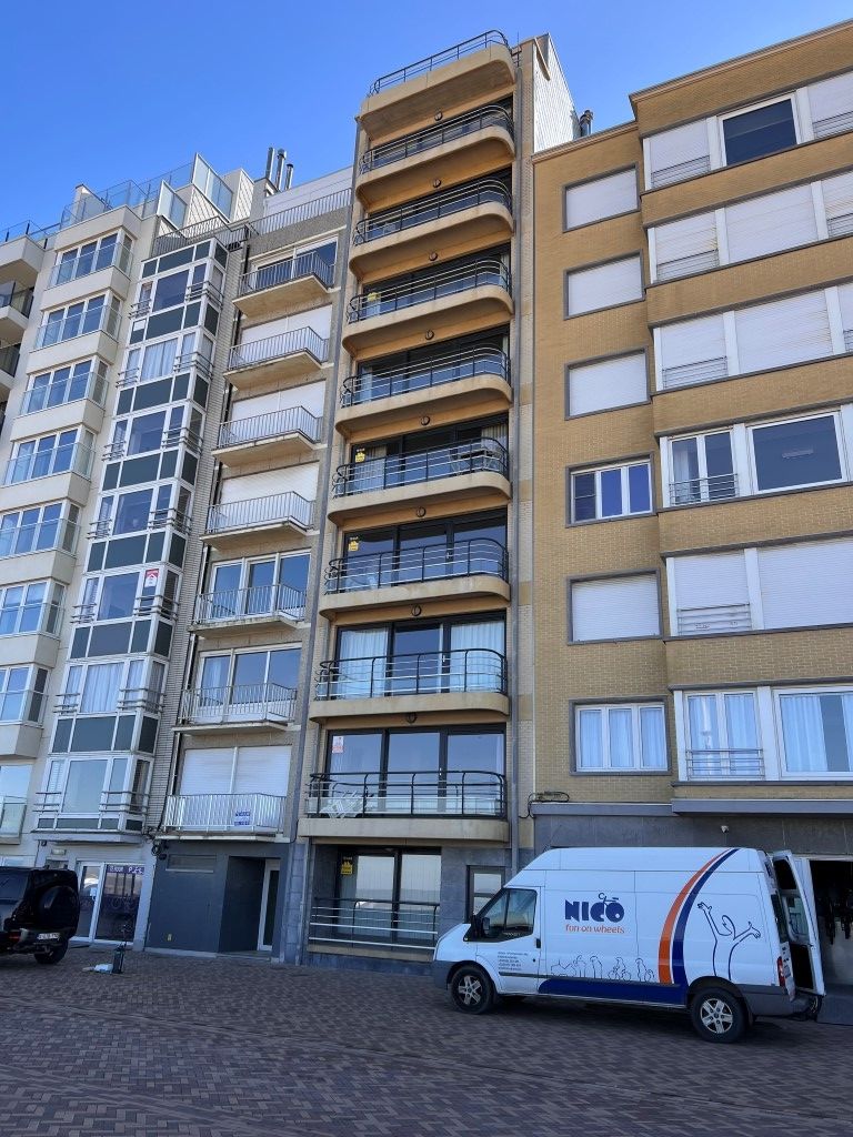 Luxueus appartement met 3 kamers en frontaal zeezicht foto 19