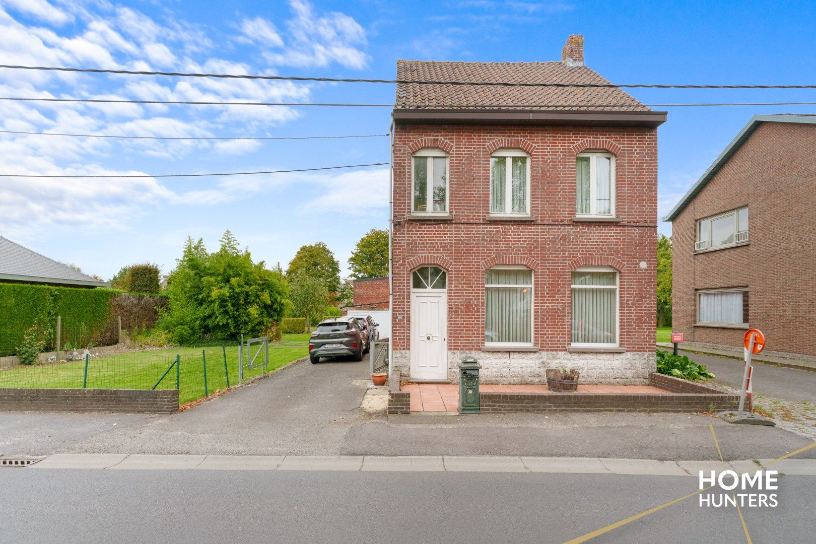 Alleenstaande woning met bijgebouwen op 1050 m² foto 4