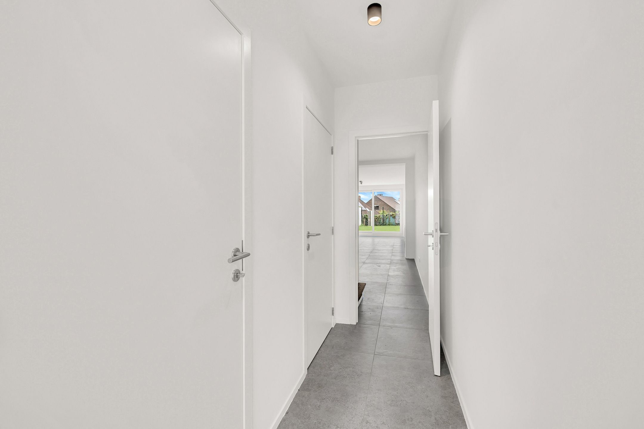 Gerenoveerde woning met drie slaapkamers en tuin  foto 4