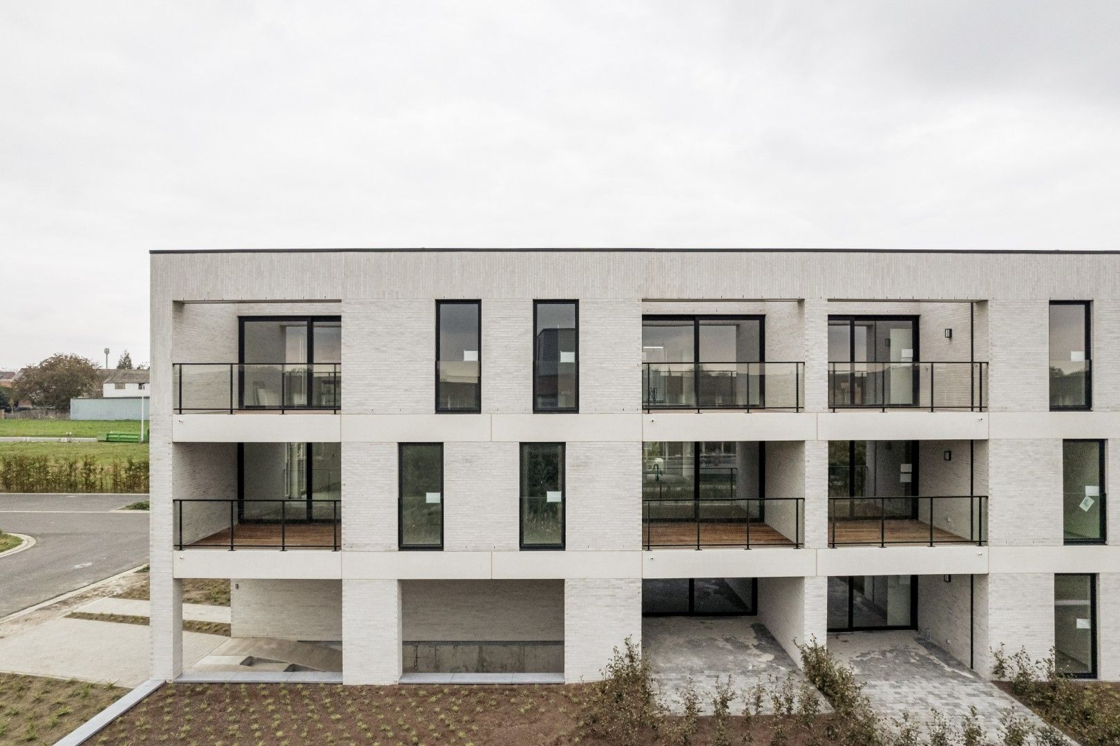 Ruim appartement met 2 slpks en 2 terrassen foto 4