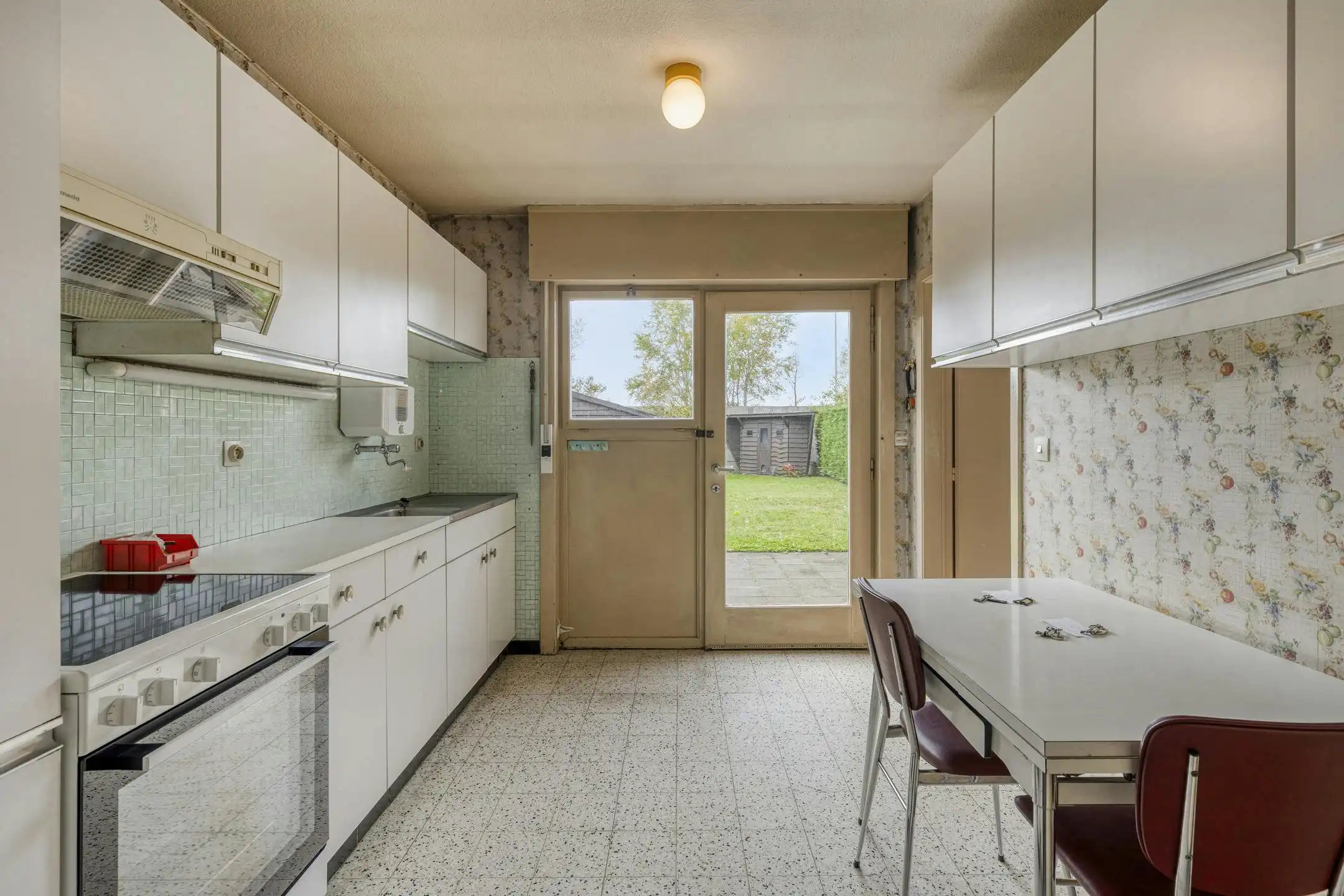 Woning met 4 slaapkamers, tuin en garage te Veurne op 521m². foto 4