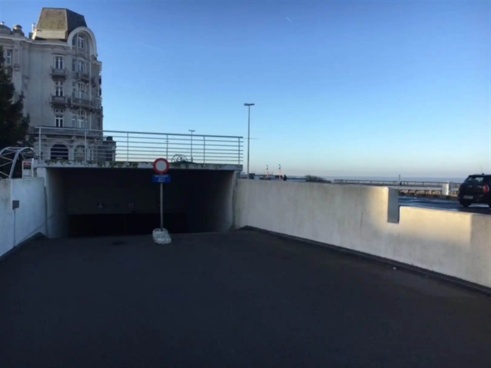 Garage te koop Hendrikaplein 1 - 8620 NIEUWPOORT