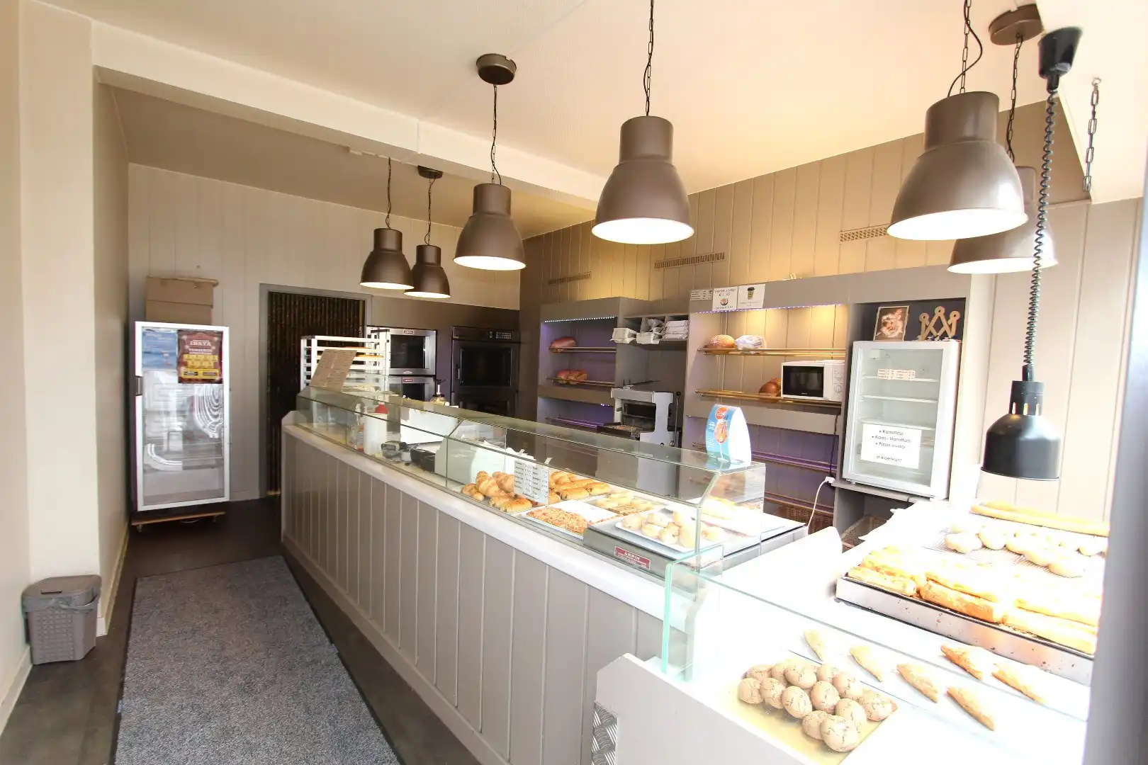 HANDELSPAND - TOP GELEGEN IN HET CENTRUM foto 3