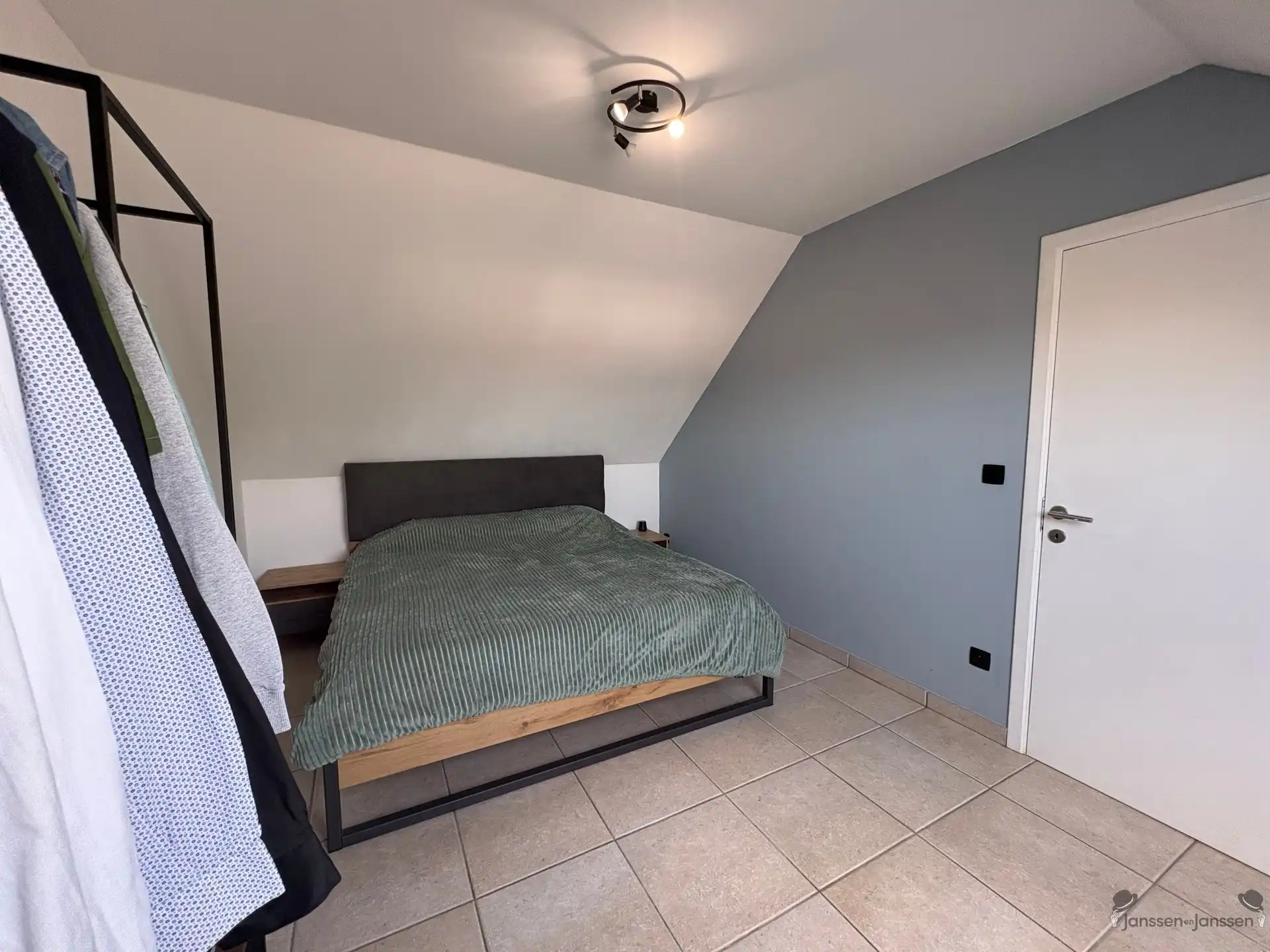 Ruim duplex appartement met terras en ondergrondse staanplaats te huur in Leopoldsburg  foto 19