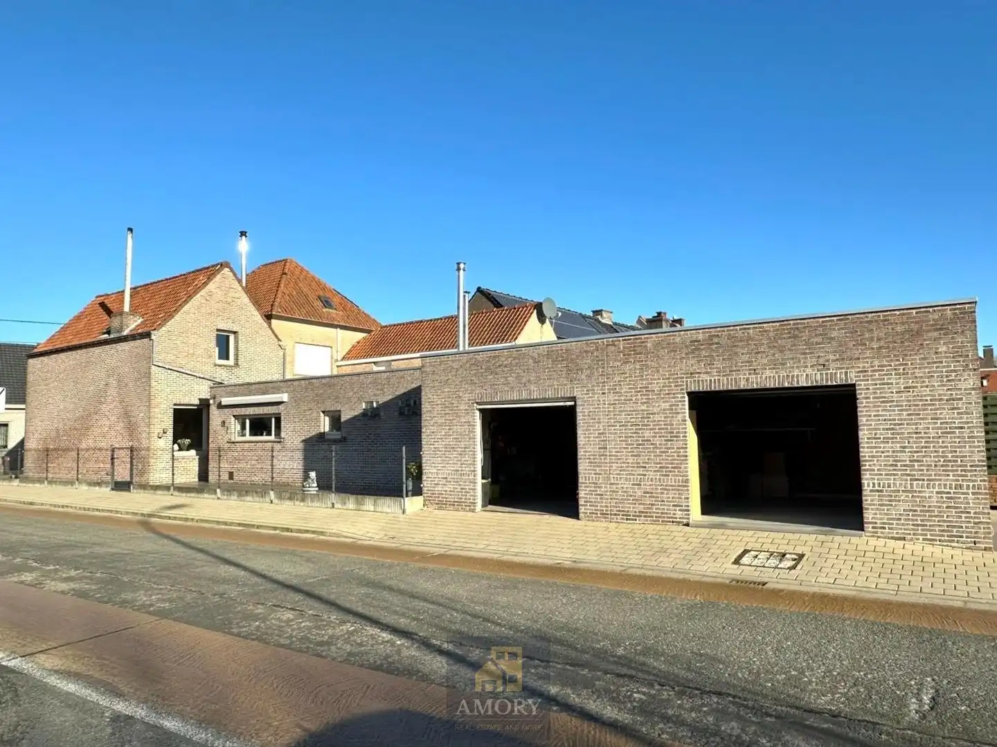 Halfopen woning met dubbele garage foto 15