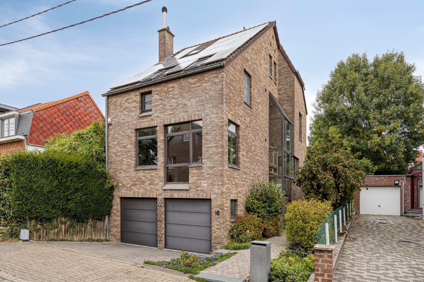 Karaktervolle en instapklare woning in het hart van Dilbeek foto {{pictureIndex}}