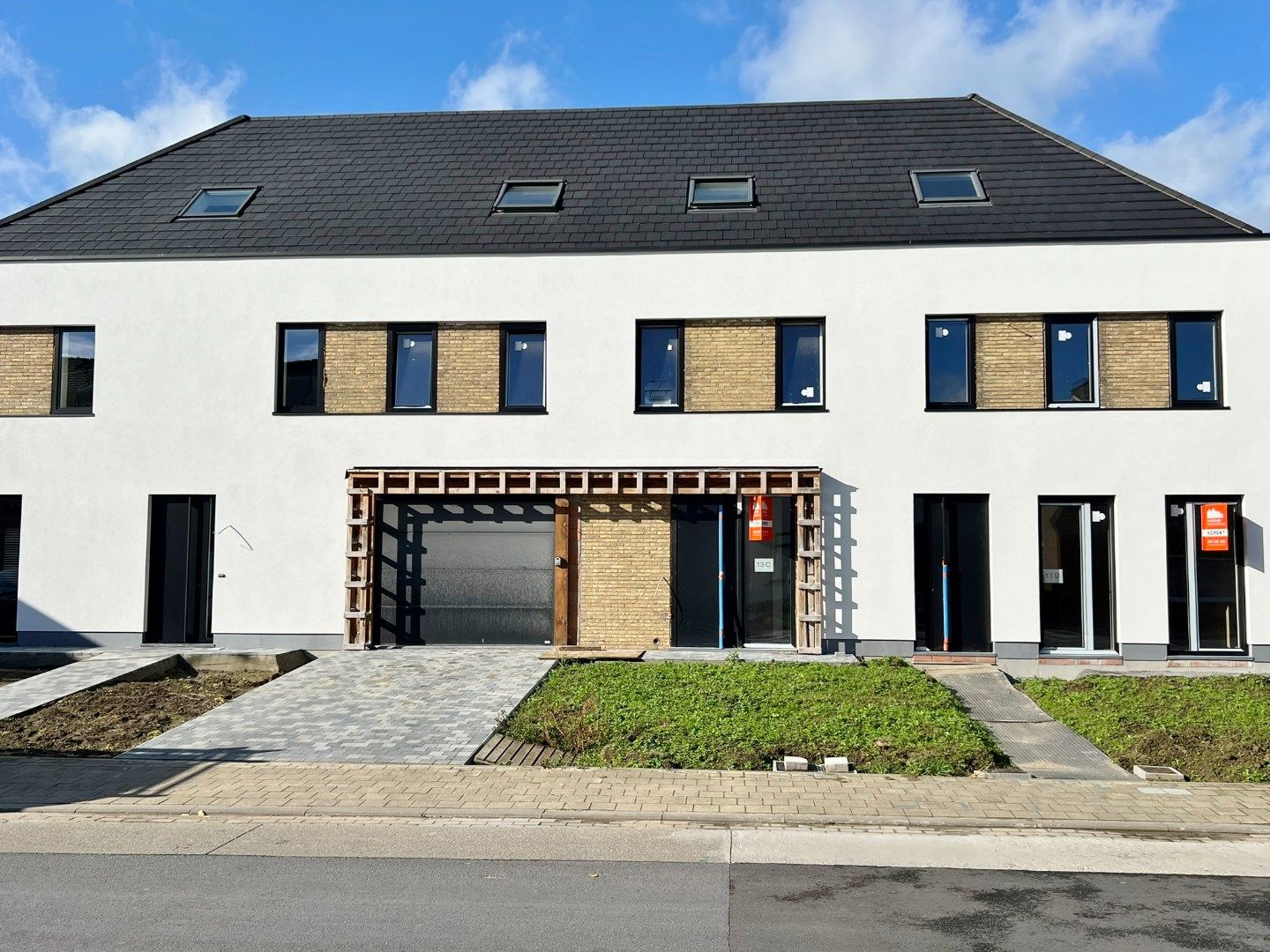 Vernieuwbouw met garage en tuin met open landelijk zicht.  foto 2