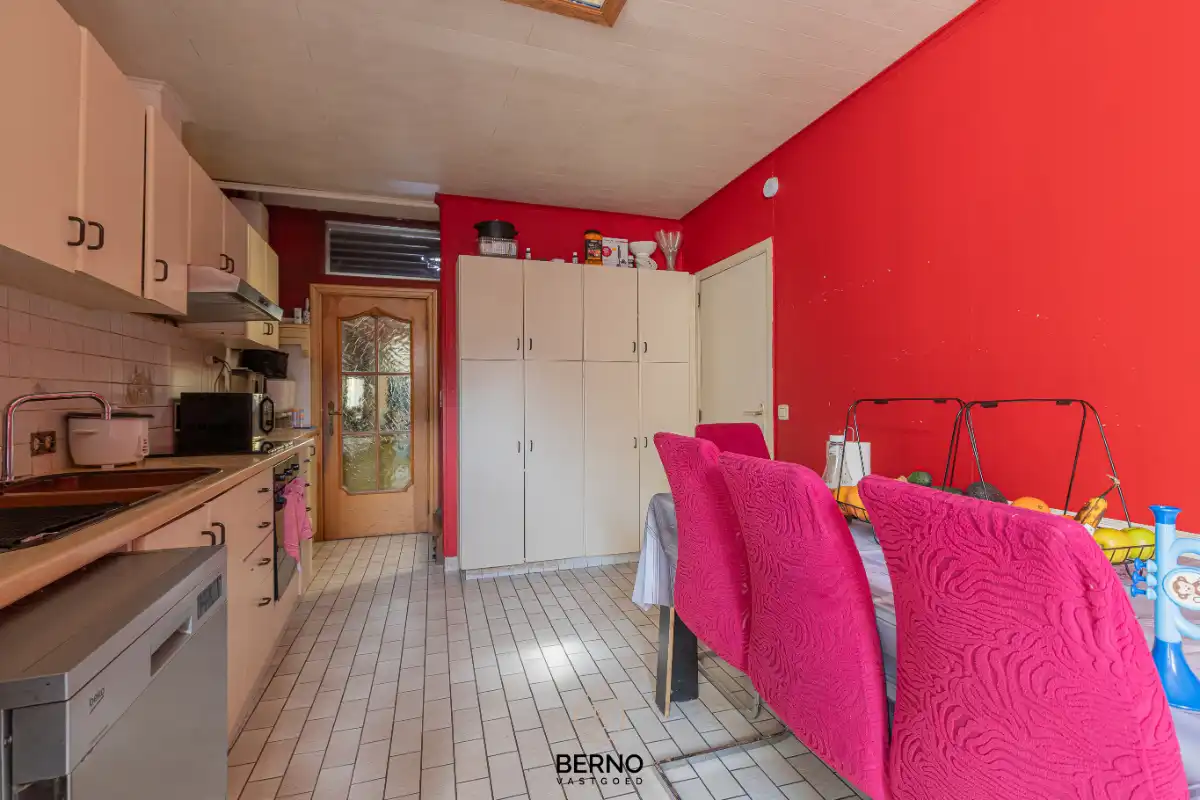 Op te frissen woning met koer foto 5