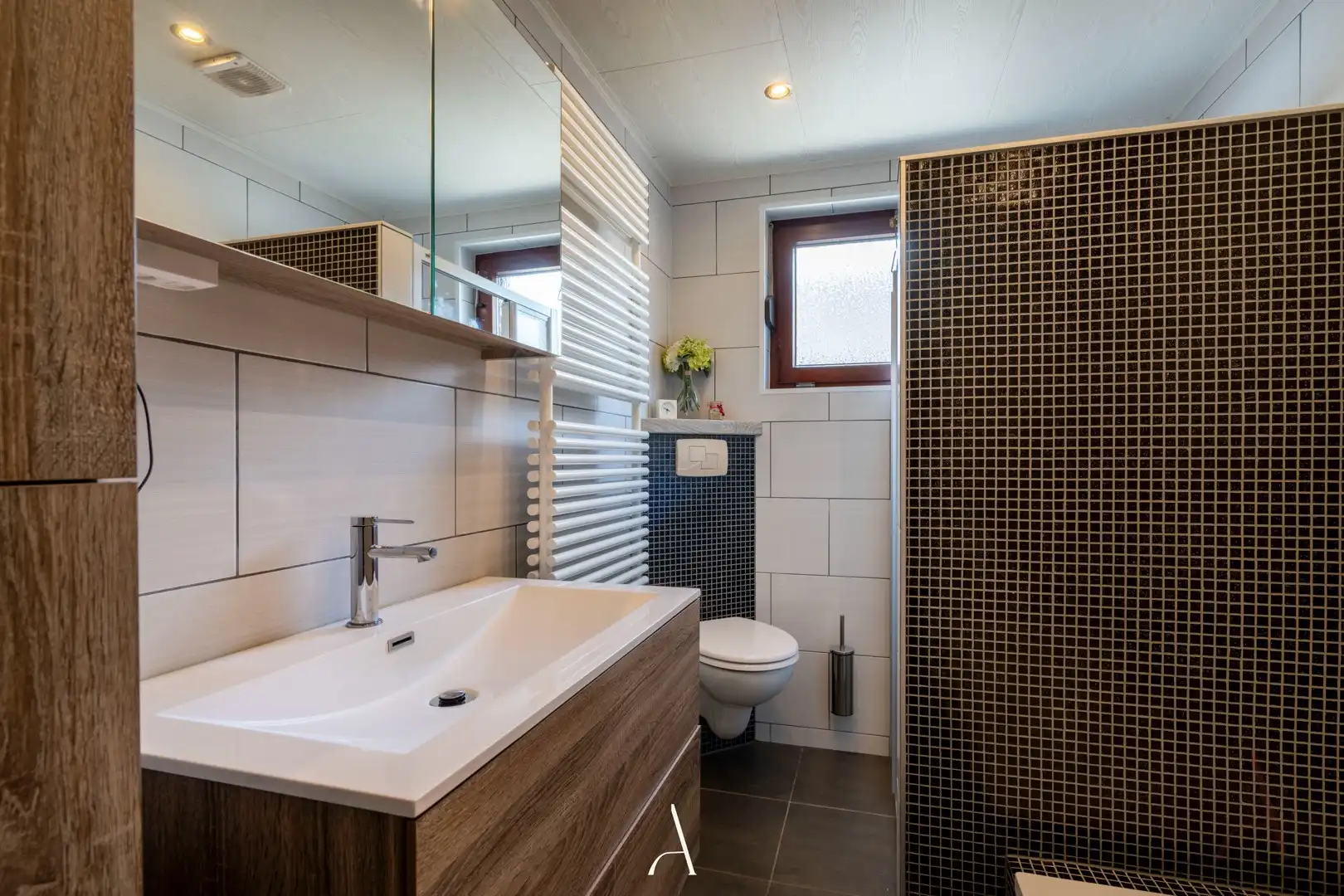 Instapklare gezinswoning met verwarmd zwembad en levensbestendige indeling op 840 m² foto 14