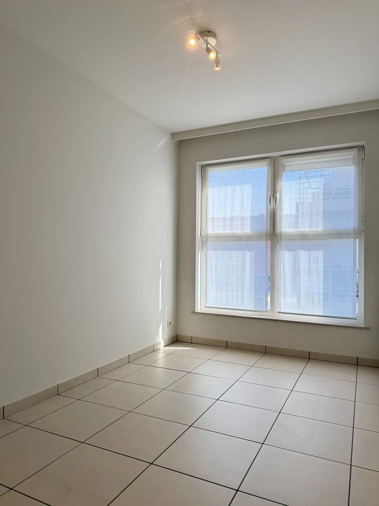 Volledig opgeschilderd ruim appartement op mooie ligging | Potegemstraat foto 7