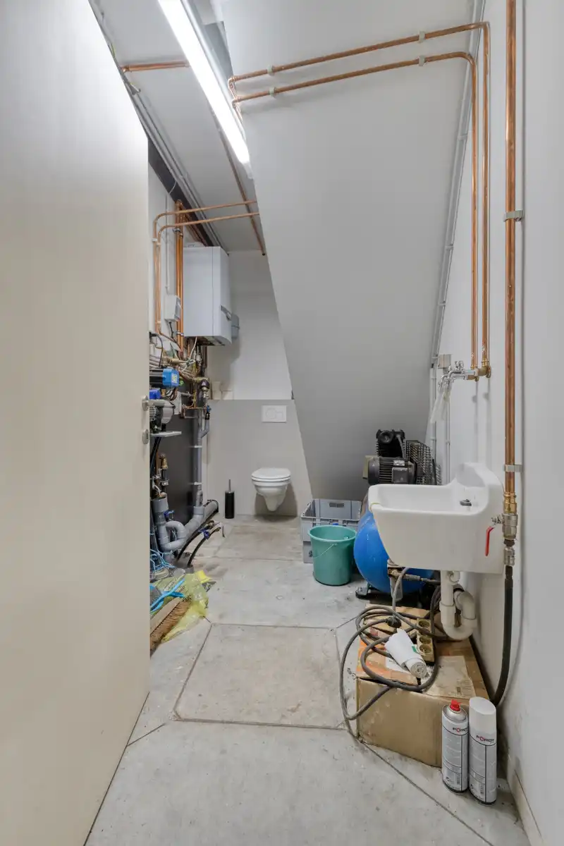 Recent vernieuwde loods met bovenliggend luxe appartement ! foto 40