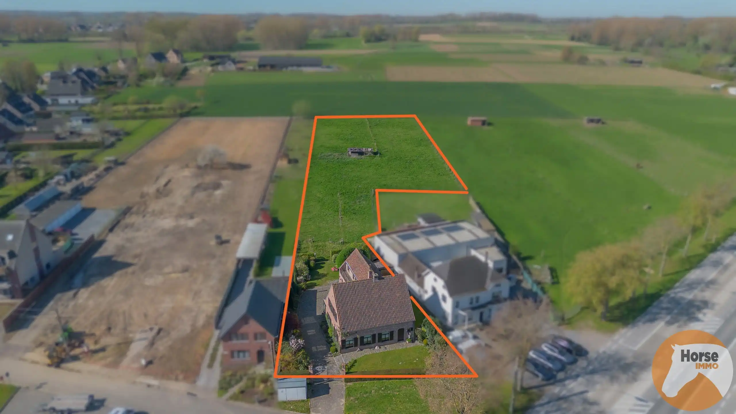 ERONDEGEM - Verzorgde 4-gevelwoning met achterliggende weide foto 4
