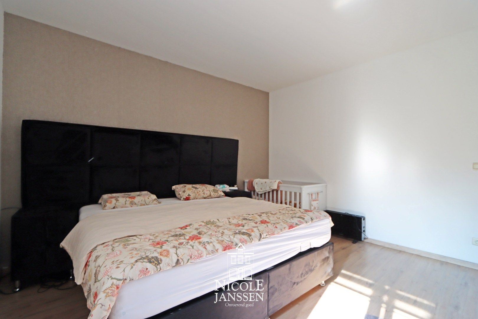 Instapklaar appartement met twee slaapkamers en overdekt terras foto 11