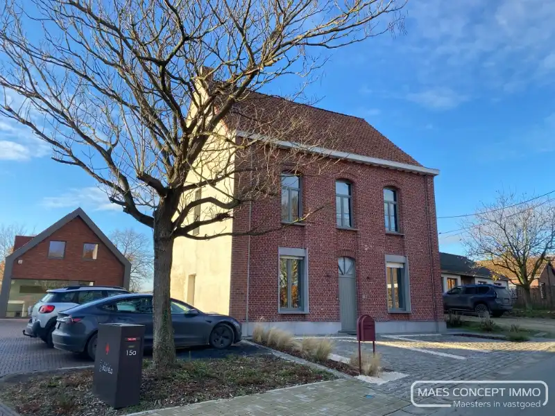 Prachtig gerenoveerde woning  te huur in Gijzelbrechtegem foto {{pictureIndex}}