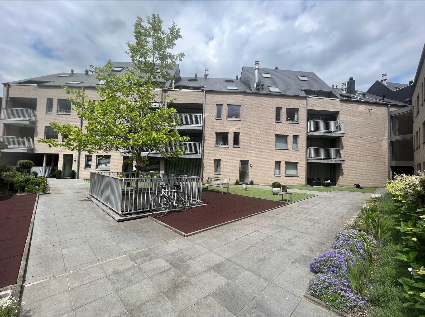 appartement met 2 slpk en autostaanplaats nabij centrum foto 2