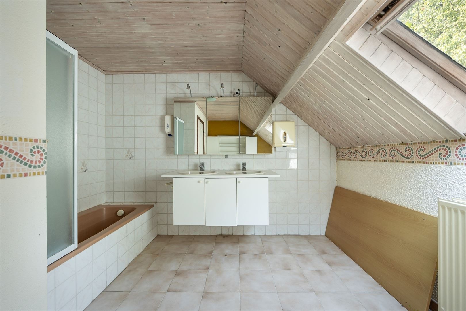 Karaktervolle half open villa met grote tuin 1.189m² in een rustige straat. foto 14