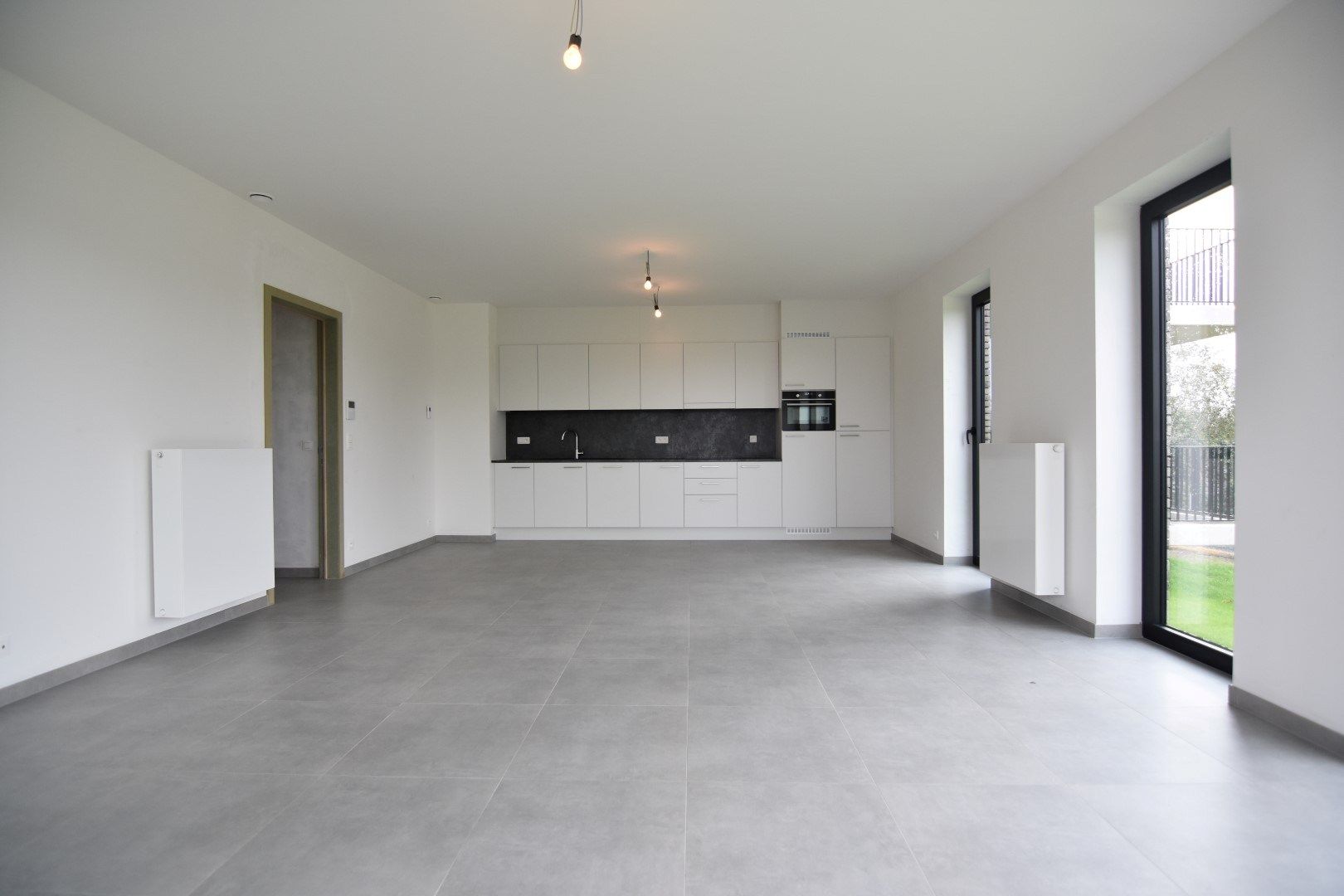 Lichtrijk 2-slpk appartement met ruim terras foto 7