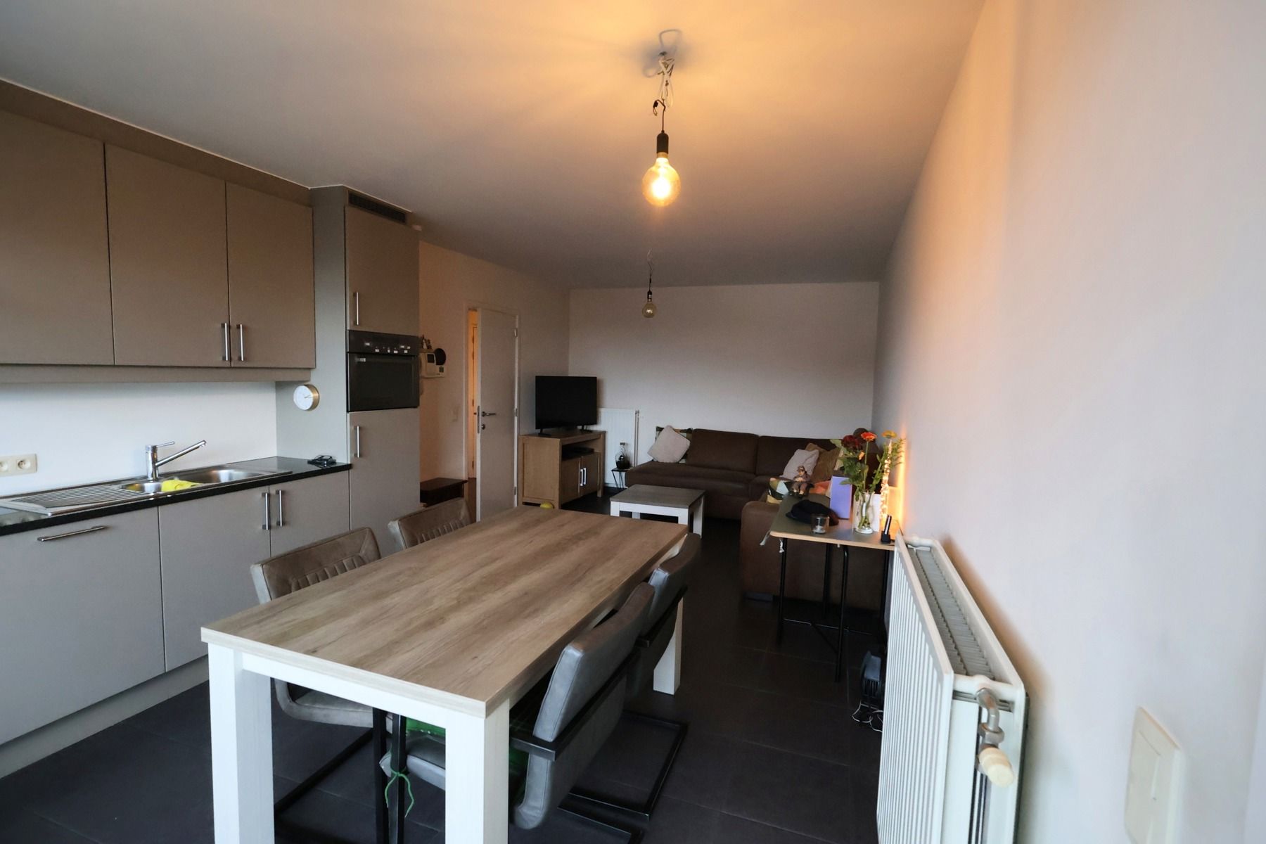 Appartement op de 2de verdieping met terras, kelderberging en autostaanplaats. foto 3