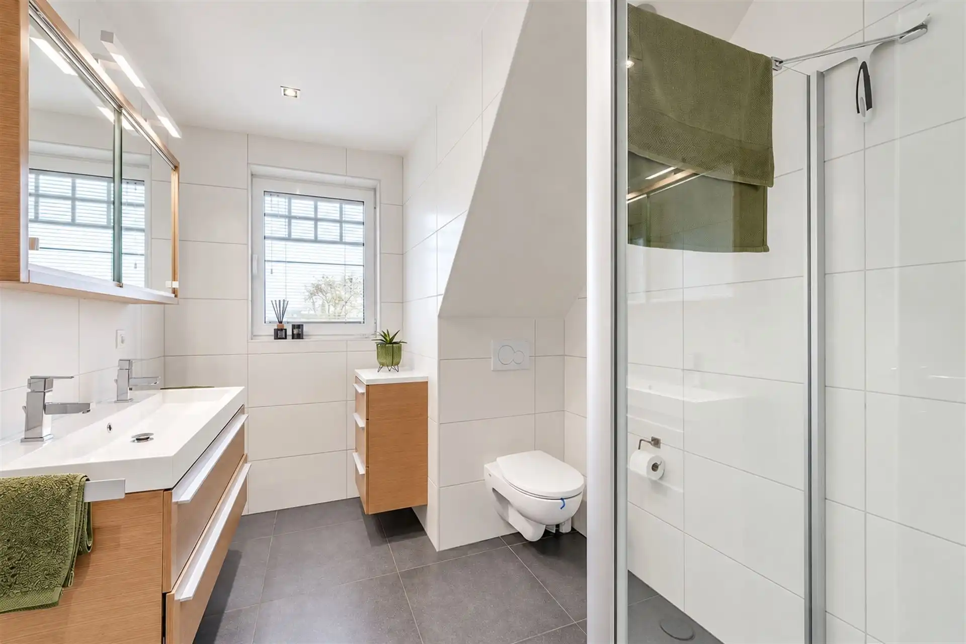 Ruim dakappartement met 50 m² zuidgericht terras + zolder foto 13
