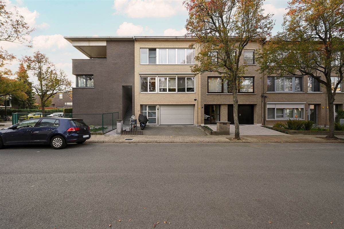 Opbrengsteigendom met twee vergunde appartementen  foto {{pictureIndex}}