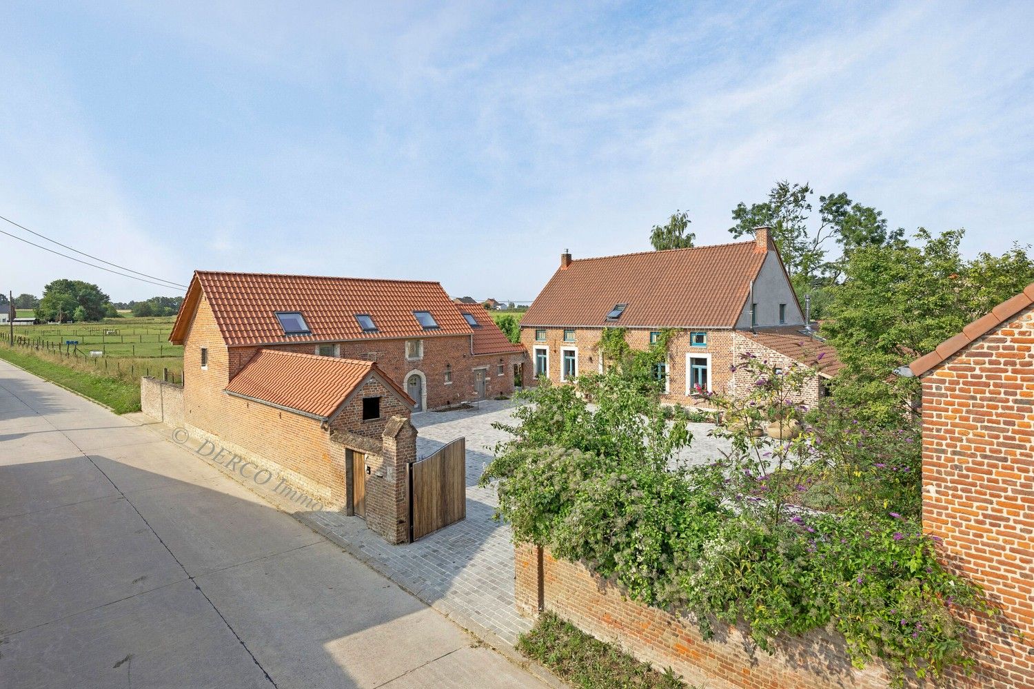 prachtig gerenoveerde vierkantshoeve met "een ZIEL" foto {{pictureIndex}}