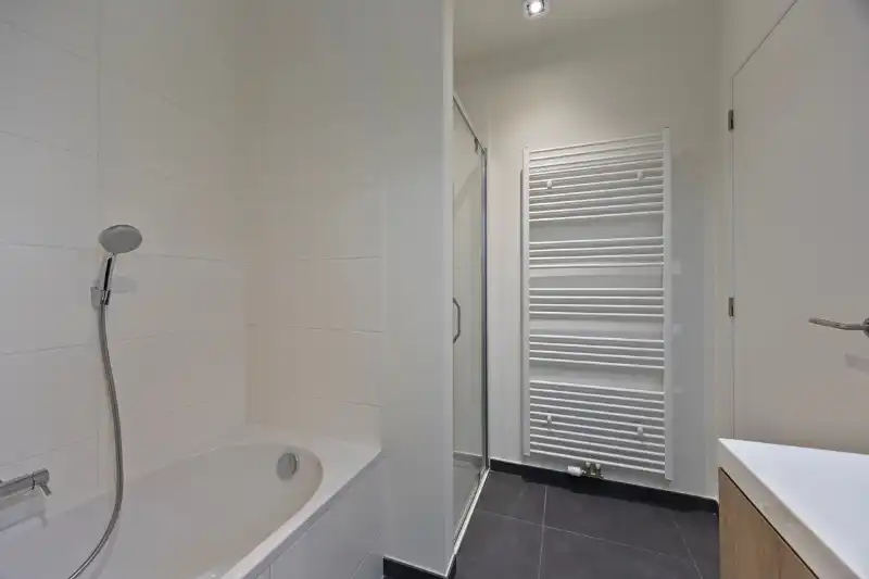 Luxueus appartement, parkeerplaats en ruim terras met zeezicht! foto 5