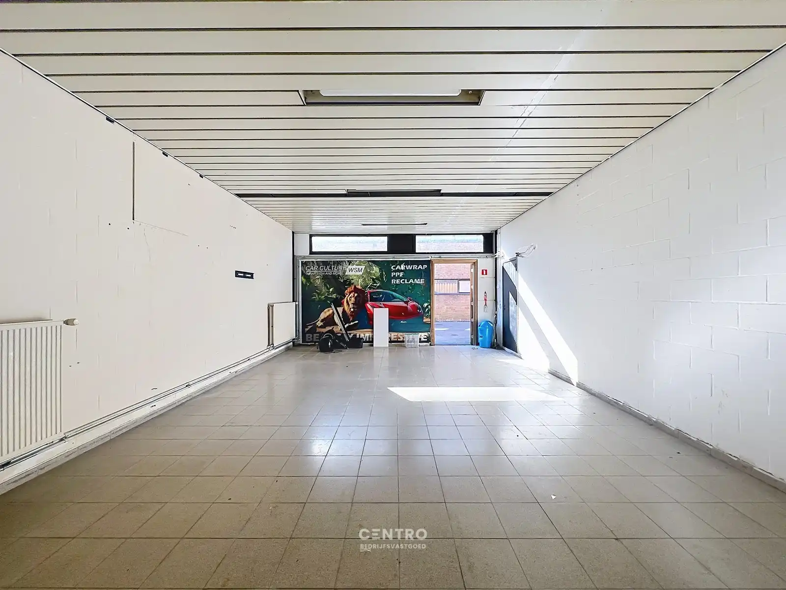 Goed gelegen LOODS/WERKPLAATS (ca.130m2) met  sectionaalpoort en 2 parkeerplaatsen te RUMBEKE. foto 9