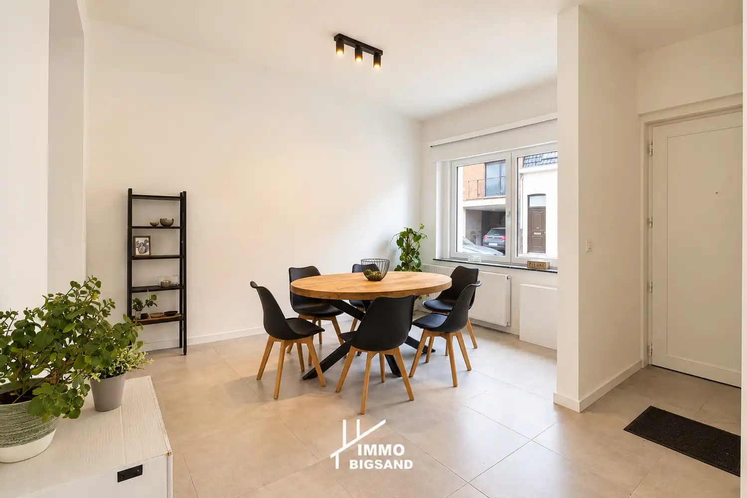 Volledig gerenoveerde woning met tuin en 3 slaapkamers met uitweg foto 7