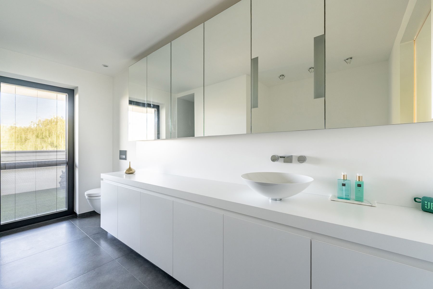 Unieke eigentijdse villa met zwembad foto 20