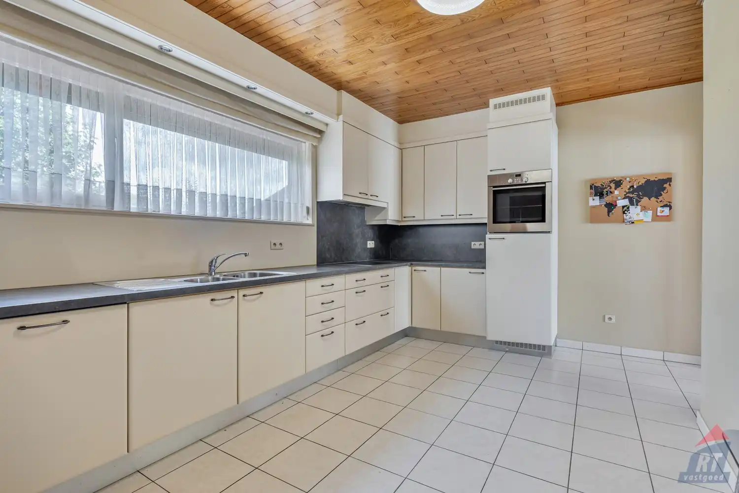 Rustig gelegen, op te frissen woning in Alken foto 3