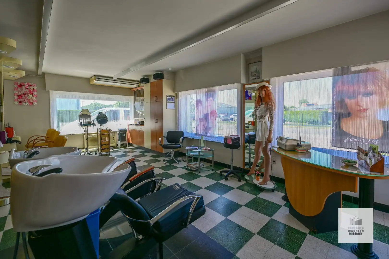 Ruime handelswoning met voormalige kapperszaak op 781m2 te Wildenburg foto 6