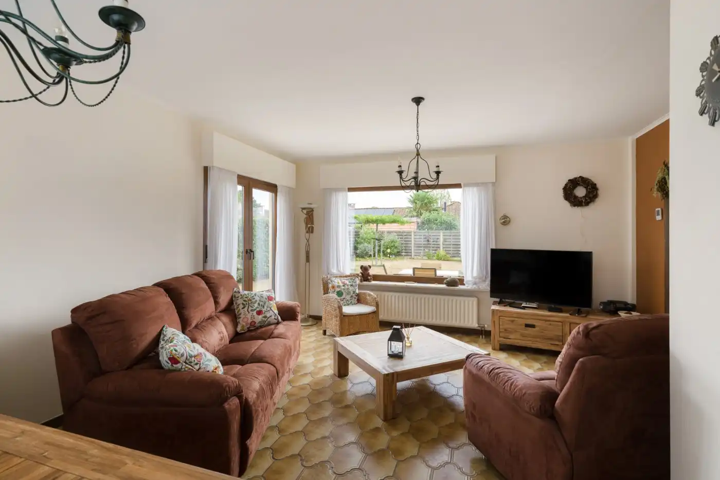 Vrijstaande woning met 3 slpk. tuin en inpandige garage foto 3