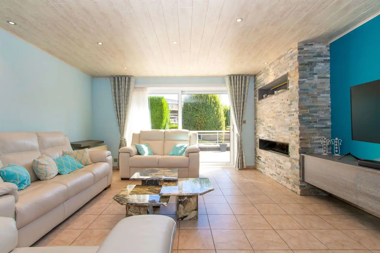Instapklaar appartement met ruim terras en garage foto 7